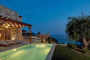 Bazén v ubytování Sivota Seascape Luxury Villas & Residences nebo v jeho okolí