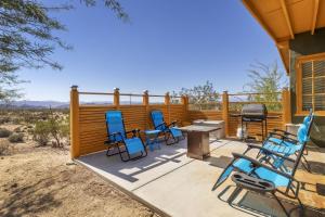 Μπαλκόνι ή βεράντα στο Martian Rose - Out of this World Stargazing Cabin home