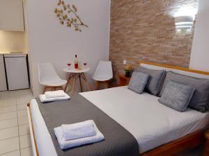 a bedroom with a bed with two towels on it at Studios Prevena in Adamantas