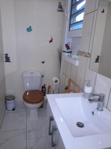 Vannituba majutusasutuses La Suite Odile Piscine