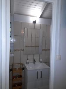 Vannituba majutusasutuses La Suite Odile Piscine
