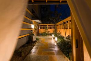Um jardim no exterior de Onomichi Hansei
