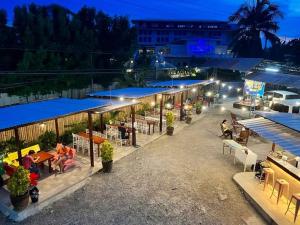 una vista aérea de un restaurante por la noche en Shore Time Dormitel en Boracay