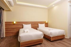 Postel nebo postele na pokoji v ubytování Calinton Hotel