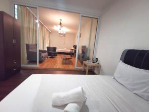 a bedroom with a bed and a living room at ₘₐcₒ ₕₒₘₑ【Private Room】@Sentosa 【Southkey】【Mid Valley】 in Johor Bahru