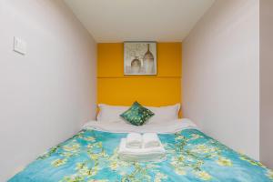 Postel nebo postele na pokoji v ubytování Lavendar Duplex Apartment