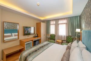 A television and/or entertainment centre at Hotel Devman