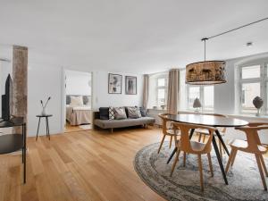 a living room with a table and a couch at Regent 4- Cute 1-Bdr Apt in Centre of Copenhagen in Copenhagen
