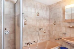 A bathroom at Ferienhaus Wechner