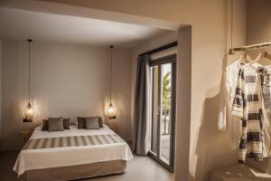 Postel nebo postele na pokoji v ubytování Doryssa Boutique Hotel