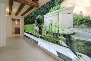 a large aquarium in a house with a dog on a wall at Residence Modern Art in Venice