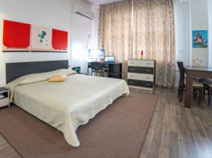 a bedroom with a bed and a desk and a deskablish at Студио за четирима в село Ягодово, на 5 км от Пловдив и летище Крумово in Yagodovo