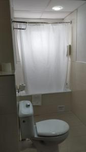 Koupelna v ubytování Hotel Raxa