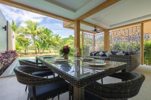 a dining room with a table and chairs at Perla Pool Villa - Koh Chang in Ko Chang