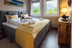 Postel nebo postele na pokoji v ubytování Lofoten Planet - Boutique Hotel