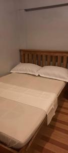 Кровать или кровати в номере Yana's Place