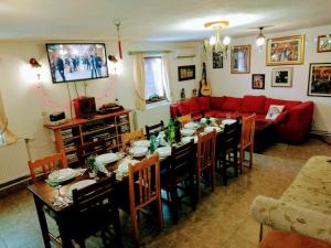 Restoran atau tempat makan lain di Hillside Guesthouse Pushevo