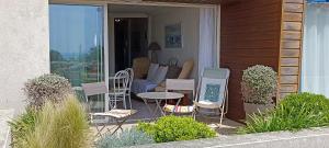 Vonkajšia záhrada v ubytovaní Appartement T3 - Vue Mer - La Chaume - Au calme - La Clé Chaumoise