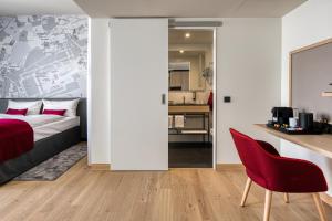 Kuchyň nebo kuchyňský kout v ubytování IntercityHotel Berlin Airport BER Terminal 1 & 2