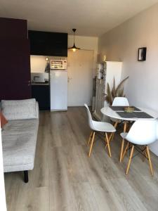 Kuchyňa alebo kuchynka v ubytovaní Appartement Sainte-Maxime