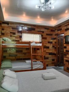 Postel nebo postele na pokoji v ubytování Woodland Inn