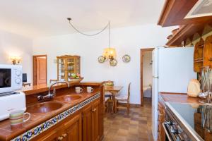 A kitchen or kitchenette at Villa La Martina