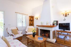 A television and/or entertainment centre at Villa La Martina