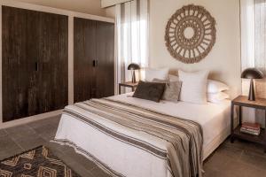 Uma cama ou camas num quarto em Doryssa Coast Apartments