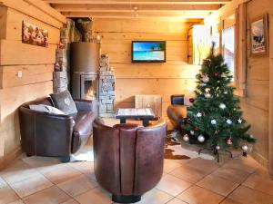 a living room with a christmas tree and a fireplace at Alpen Lounge in Servoz