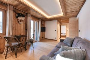 a living room with a couch and a table at Plein soleil in Saint-Gervais-les-Bains