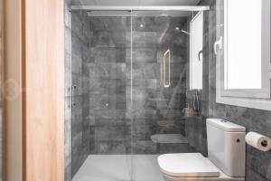 A bathroom at Stylish apartments with balcony & parking near the beach by REMS