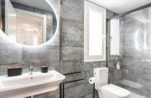 A bathroom at Stylish apartments with balcony & parking near the beach by REMS