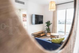 A television and/or entertainment centre at Stylish apartments with balcony & parking near the beach by REMS