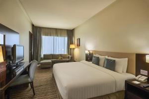 Una cama o camas en una habitación de Safir Hotel Doha