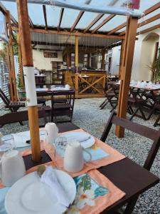 A restaurant or other place to eat at Nosso Cantinho Canasvieiras
