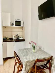 Kuchyňa alebo kuchynka v ubytovaní A14 Parliament Sunflower Cozy Apartment
