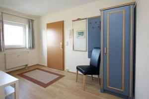 an empty room with a chair and a door at Yachthafenresidenz-Wohnung-9310-900 in Kühlungsborn
