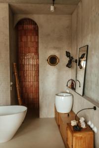Een badkamer bij Tulum Apartament - Luxury & Top Design - Bath - Spodek - Free Parking