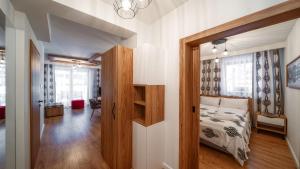 Posteľ alebo postele v izbe v ubytovaní Resorts D Białka Tatrzańska z sauną, Sun & Snow