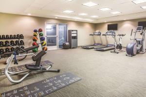 a gym with treadmills and cardio equipment in a room at La Quinta by Wyndham Las Vegas Summerlin Tech in Las Vegas