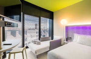 Posteľ alebo postele v izbe v ubytovaní Barceló Raval + 37 fotografií