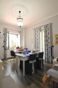 a kitchen and dining room with a table and chairs at B&B Grazia in Capua +41 photos