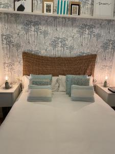 Postel nebo postele na pokoji v ubytování Cozy Loft Malaga Centre II