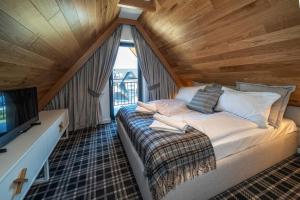 Posteľ alebo postele v izbe v ubytovaní Resorts D Białka Tatrzańska z sauną, Sun & Snow