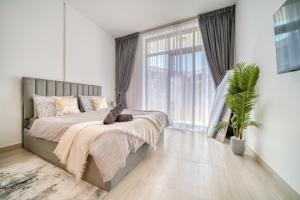 Postel nebo postele na pokoji v ubytování Modern Living Suites Dubai