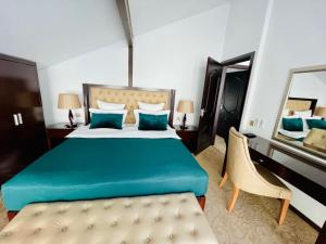 a bedroom with a large bed and a mirror at Alpine Lounge in Vatra Dornei