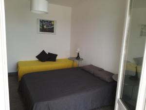 Łóżko lub łóżka w pokoju w obiekcie Villa climatisée avec piscine