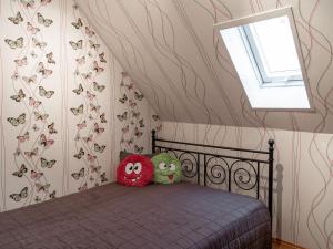 a bedroom with a bed with two stuffed animals on it at Kunibert, 120 qm in Stockach