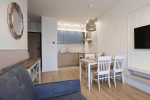 Kuchyňa alebo kuchynka v ubytovaní M&K Apartamenty Morska Fala, Gdańsk - Wyspa Sobieszewska