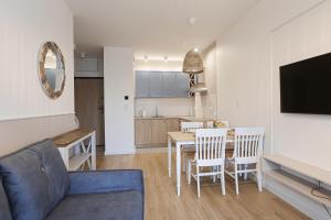 Kuchyňa alebo kuchynka v ubytovaní M&K Apartamenty Morska Fala, Gdańsk - Wyspa Sobieszewska